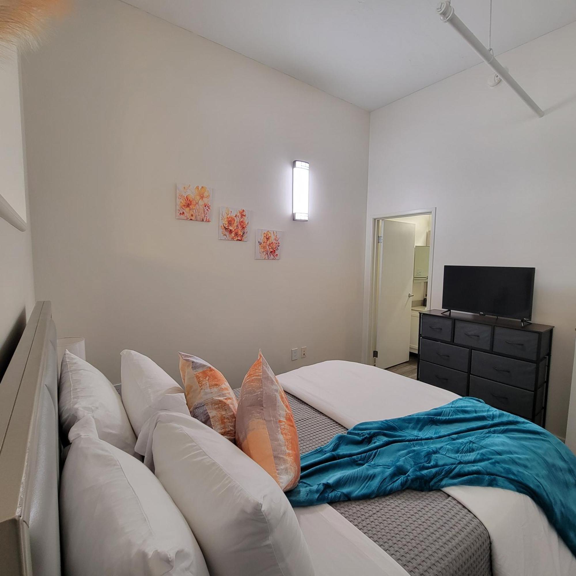 Free Parking! Downtown Lucas Oil- Conv Center Skywalk #3 Apartment Indianapolis Exterior photo